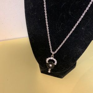 Beautiful necklace jewelry 19” long